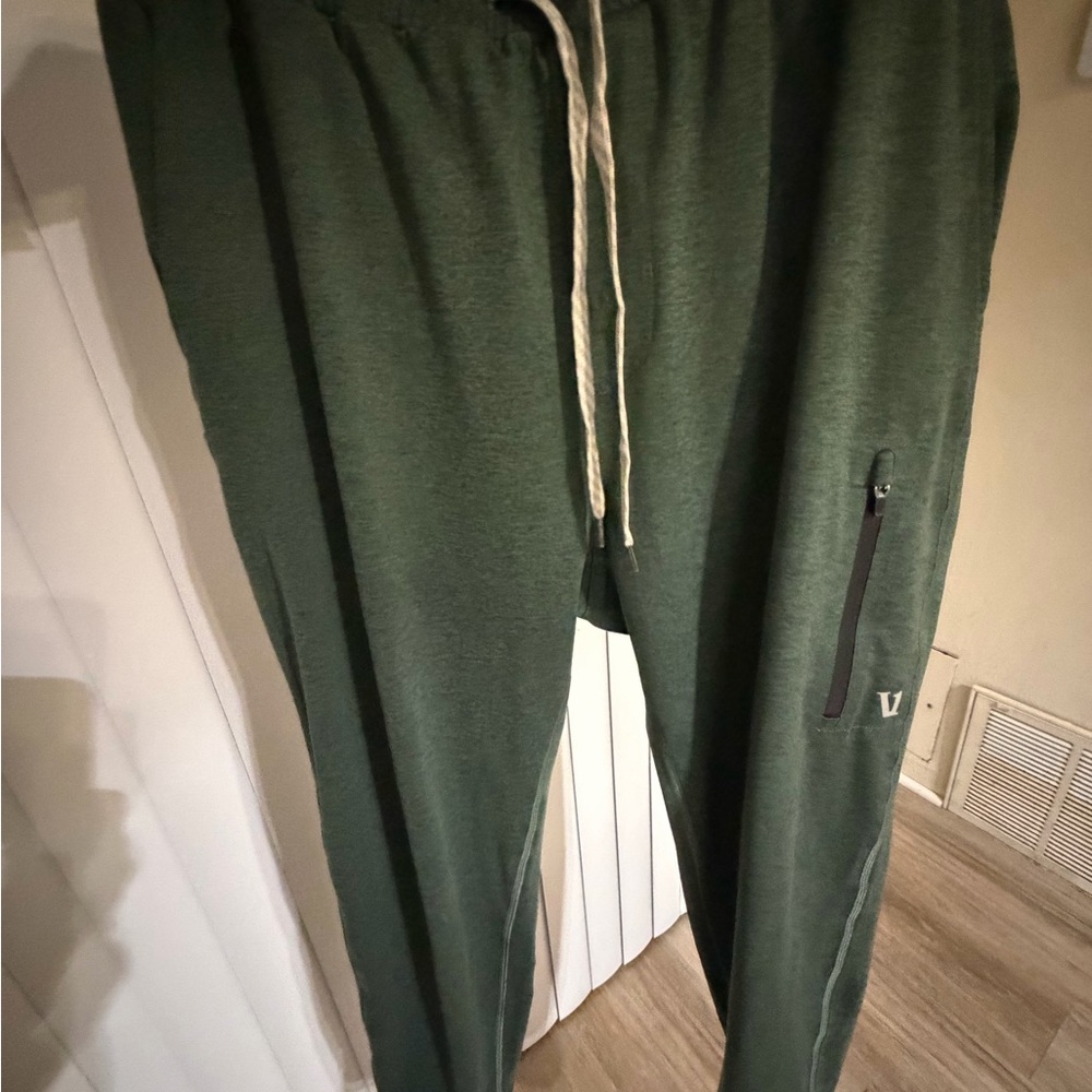Vuori Sunday performance Men's Green Jogger Pants